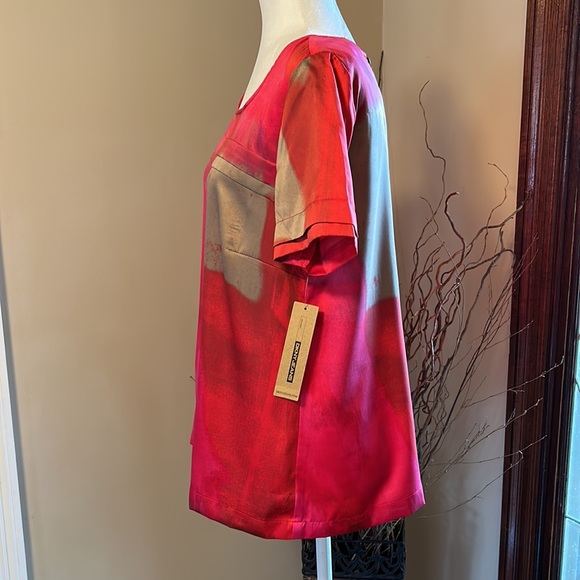 DKNY Water color short sleeve zipper back top szM NWT - Picture 2 of 9